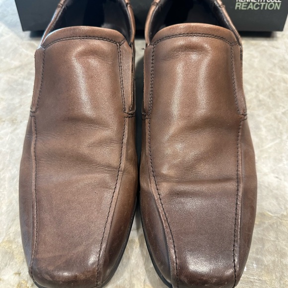 Fair condition Men’s 10.5 Kenneth Cole brown team Leader slip on loafer. - Picture 5 of 7